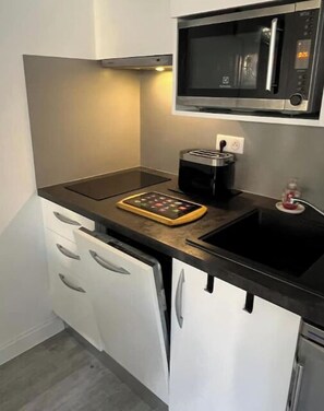Micro-ondes, plaque de cuisson, lave-vaisselle