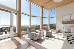 Televisión y oficina 