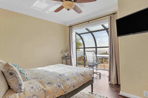 5 Schlafzimmer, Schreibtisch, Bügeleisen/Bügelbrett, Reisekinderbett