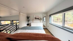 2 bedrooms, internet, bed sheets