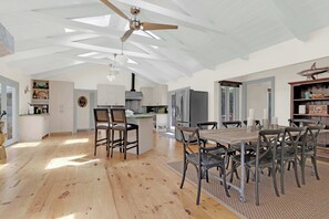 Luokittelematon kuva, 3 kautta 67, painike