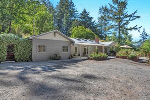 Unclassified image, 3 of 67, button