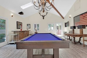 Unclassified image, 3 of 41, button