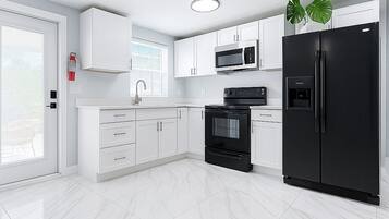 Kühlschrank, Mikrowelle, Ofen, Herdplatte