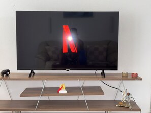 Deluxe Apartment, Sea View | Living area