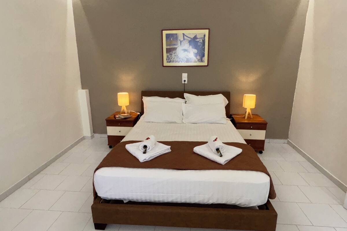 Deluxe Apartment, Sea View | In-room safe, soundproofing, iron/ironing board, free WiFi