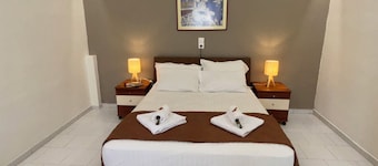 DOLPHIN APARTMENTS & STUDIOS