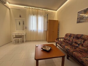 Deluxe Apartment, Sea View | In-room safe, soundproofing, iron/ironing board, free WiFi