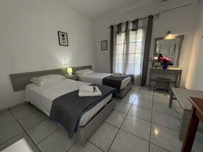 Basic Double Room, Garden View | In-room safe, soundproofing, iron/ironing board, free WiFi