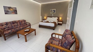 Căn hộ Deluxe, quang cảnh biển | Két bảo mật tại phòng, phòng cách âm, bàn ủi/dụng cụ ủi quần áo