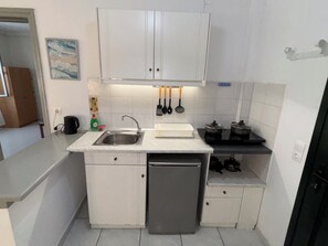 Deluxe Apartment, Sea View | Private kitchen