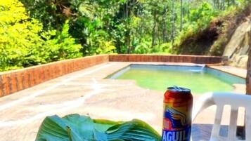 2 albercas al aire libre