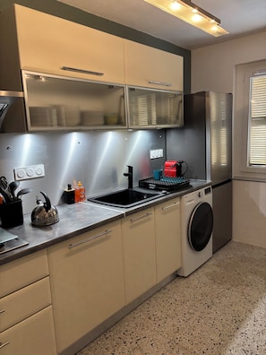 Fridge, microwave, oven, stovetop