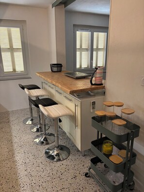 Fridge, microwave, oven, stovetop - Bella Suare Maison Rez de jardin T3 (Calenzana)