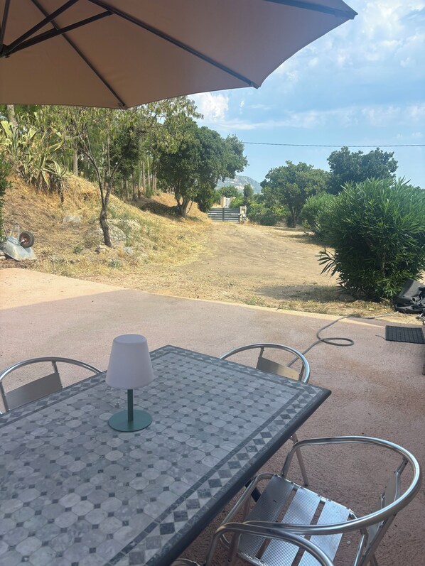 Outdoor dining - Bella Suare Maison Rez de jardin T3 (Calenzana)