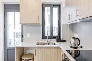 Leilighet – deluxe, 2 soverom | Eget kjøkken | Espressomaskin, kaffetrakter/tekoker og vannkoker