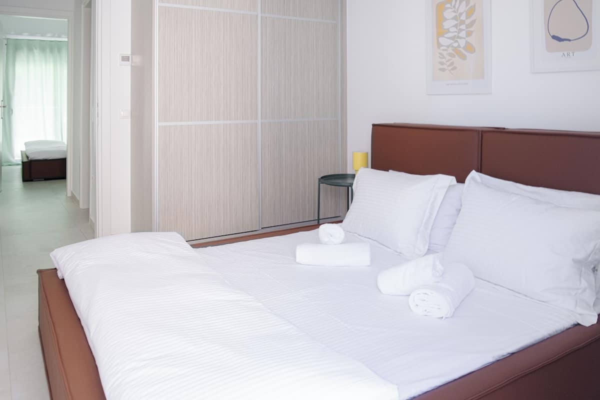 Superior Apartment, 2 Bedrooms | Premium bedding, pillowtop beds, free cribs/infant beds, free WiFi