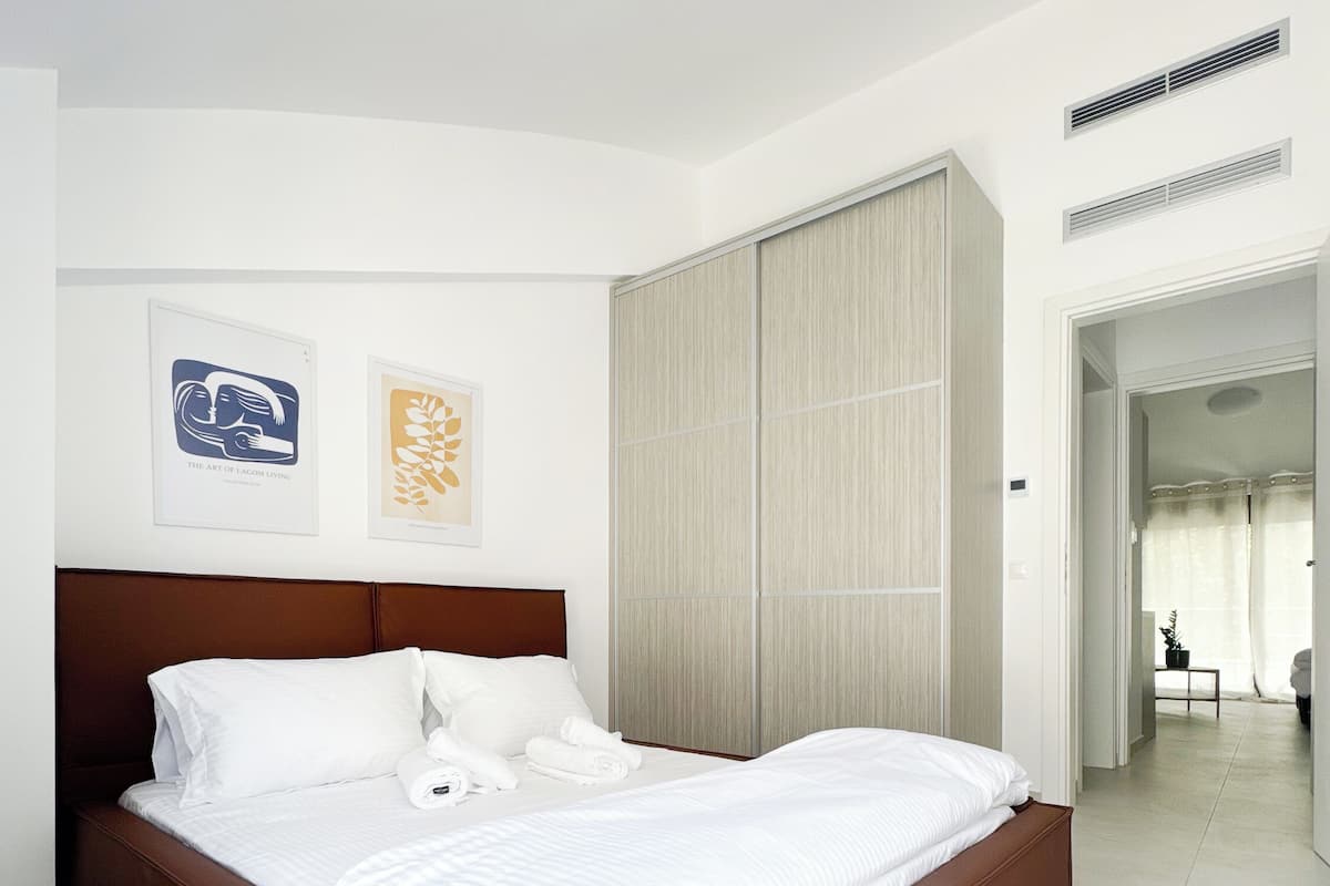 Superior Apartment, 1 Bedroom | Premium bedding, pillowtop beds, free cribs/infant beds, free WiFi