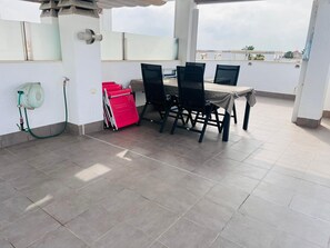 Apartment | Outdoor dining