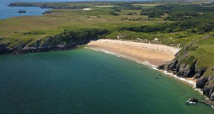 The Barn, Neyland - Two Bedroom Cottage, Sleeps 3