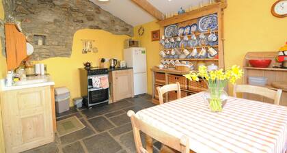 The Barn, Neyland - Two Bedroom Cottage, Sleeps 3