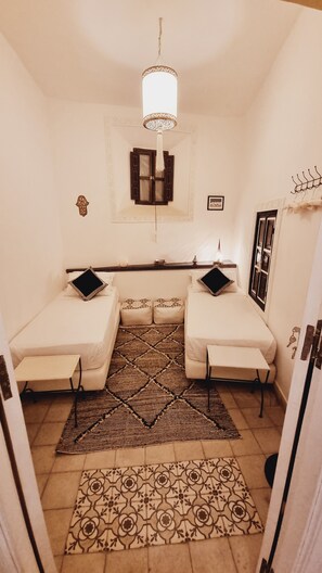 2 chambres, fer et planche à repasser, Wi-Fi, draps fournis