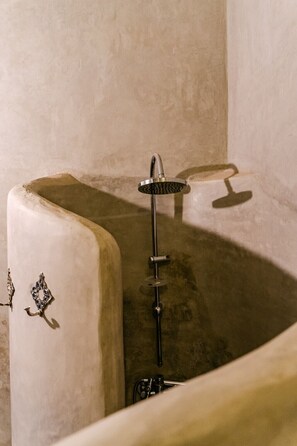 Dusche, Haartrockner, Bidet, Handtücher