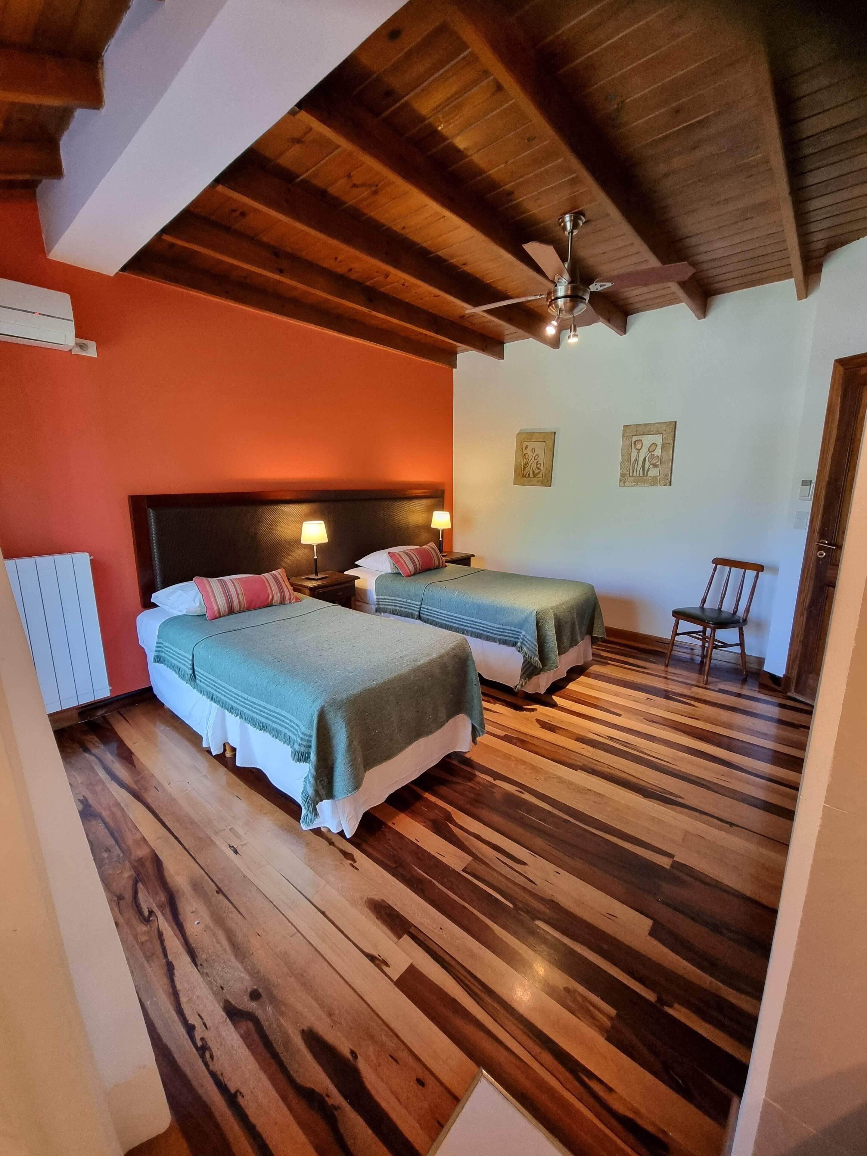 9 عدّة غرف نوم وواي فاي وملاءات أسرّة