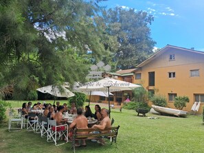 تناول الطعام بالخارج