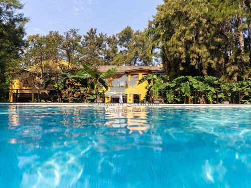 In front of the river, in Delta de Tigre, ideal for groups of 10 to 20 people.