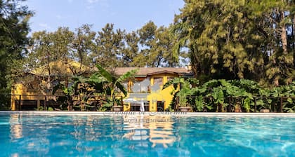 In front of the river, in Delta de Tigre, ideal for groups of 10 to 20 people.