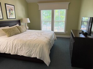 5 bedrooms, iron/ironing board, WiFi, bed sheets