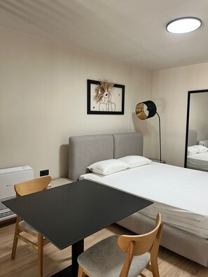 Iron/ironing board, Internet, bed sheets