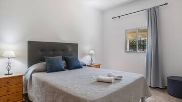 4 slaapkamers, een strijkplank/strijkijzer, wifi, beddengoed