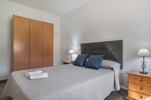 4 slaapkamers, een strijkplank/strijkijzer, wifi, beddengoed