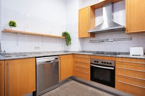 Microondas, horno, parrilla de estufa y lavavajillas 