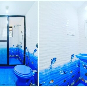 Basic Room, Balcony | Bathroom