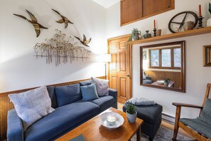 Living area - The Cottage at Howard Falls (Girard)