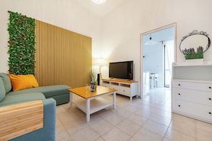 Family Apartment, Multiple Bedrooms (Eva Apartment Bari) | Living area