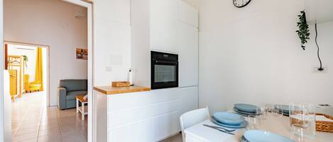 Departamento familiar, varias habitaciones (Eva Apartment Bari) | Restaurantes