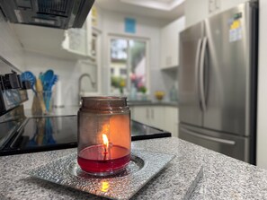 Microwave, oven, dishwasher, coffee/tea maker