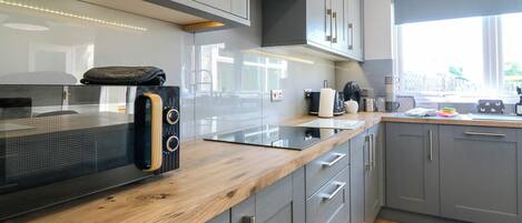 Dishwasher, cookware/dishes/utensils