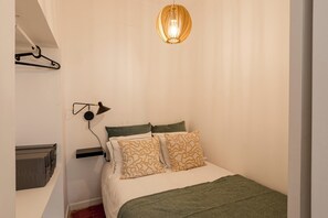 1 bedroom, iron/ironing board, Internet, bed sheets - Quiet Bloom – Studio in Estrela (Lisbon)