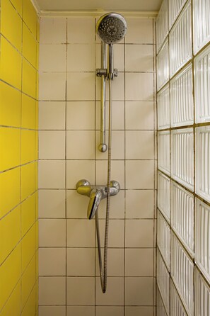 Hair dryer, towels - Quiet Bloom – Studio in Estrela (Lisbon)