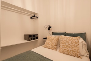 1 chambre, fer et planche à repasser, accès Internet, draps fournis
