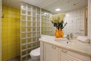Hair dryer, towels - Quiet Bloom – Studio in Estrela (Lisbon)