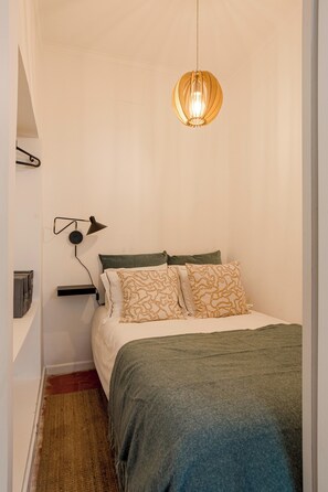 1 dormitorio, tabla de planchar con plancha, Internet y ropa de cama