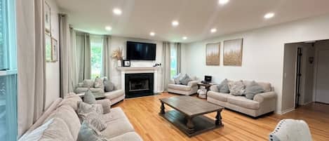 Televisie en een open haard