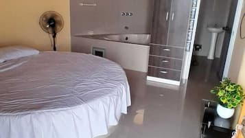 Deluxe Room | Premium bedding, laptop workspace, free WiFi, wheelchair access