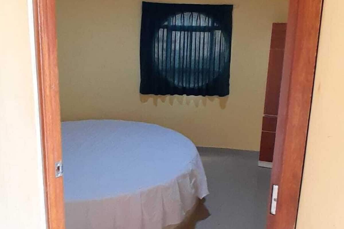 Classic Double Room, Courtyard View | Peralatan tempat tidur premium, ruang kerja komputer riba 